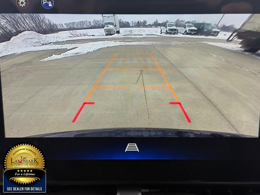 Chevrolet Equinox Vehicle Full-screen Gallery Image 13