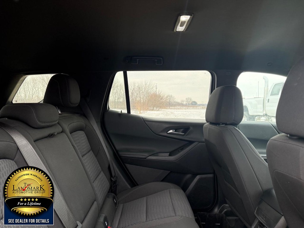 Chevrolet Equinox Vehicle Full-screen Gallery Image 17