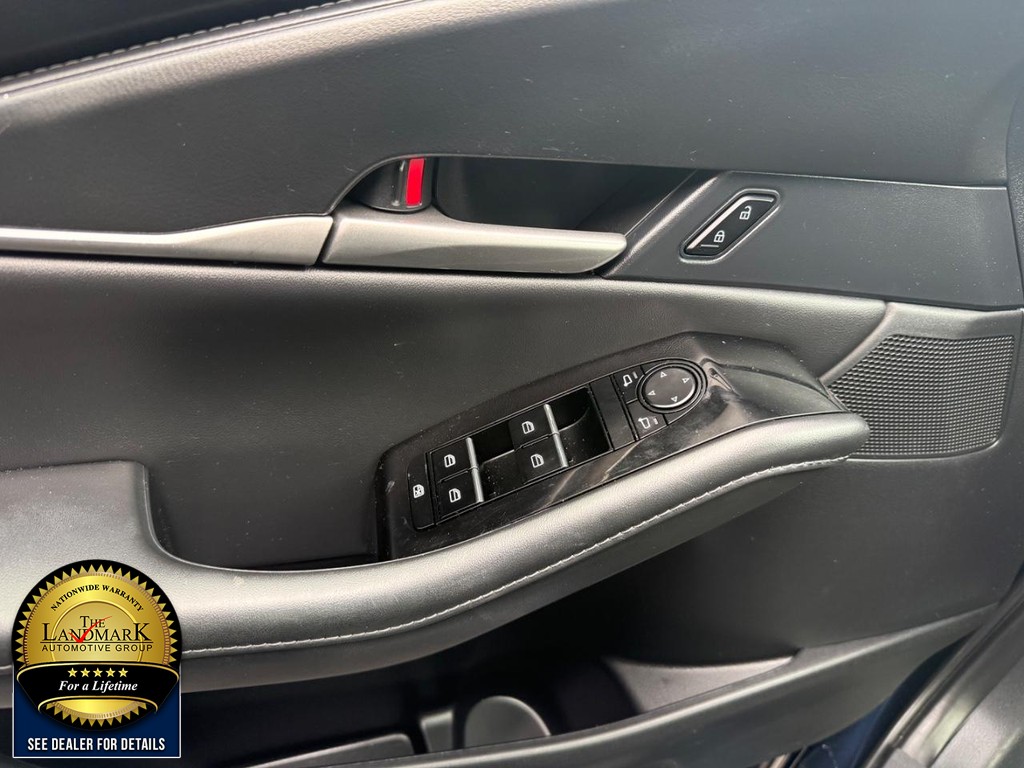 Mazda CX-30 Vehicle Full-screen Gallery Image 9