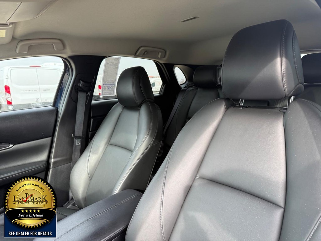 Mazda CX-30 Vehicle Full-screen Gallery Image 10