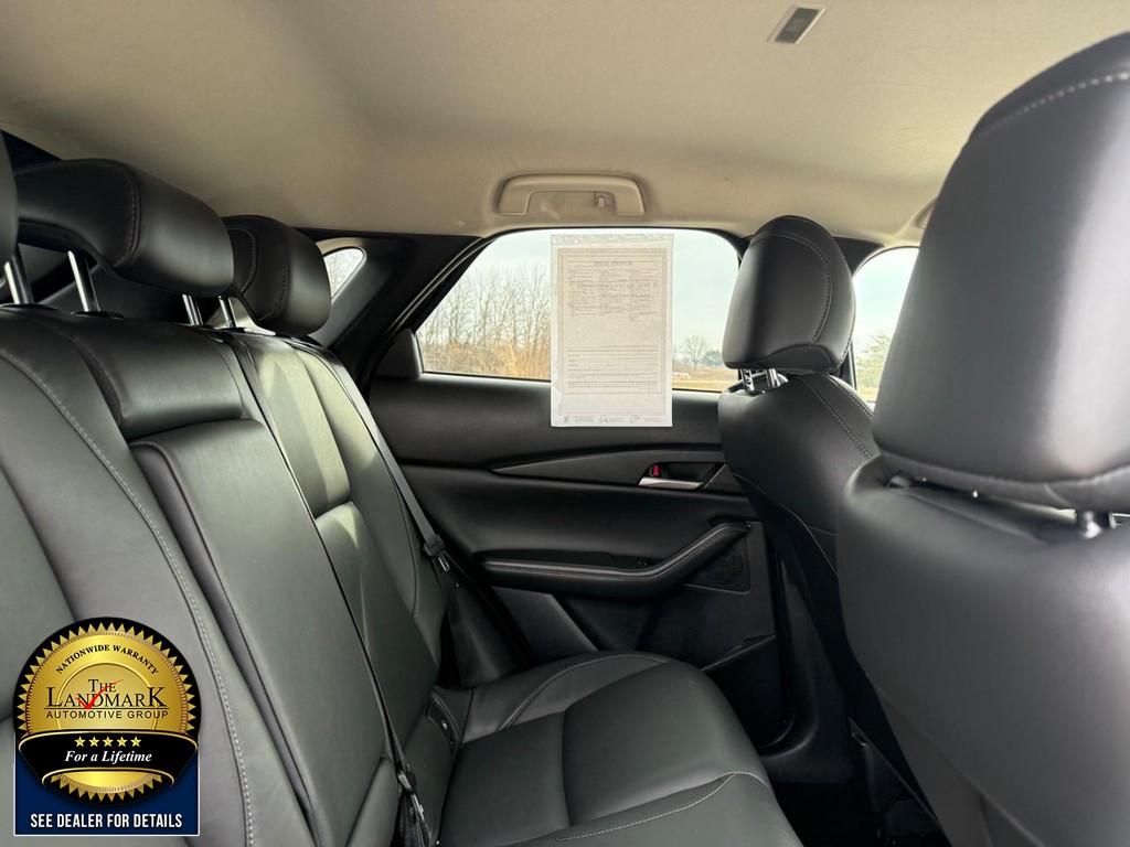 Mazda CX-30 Vehicle Full-screen Gallery Image 15