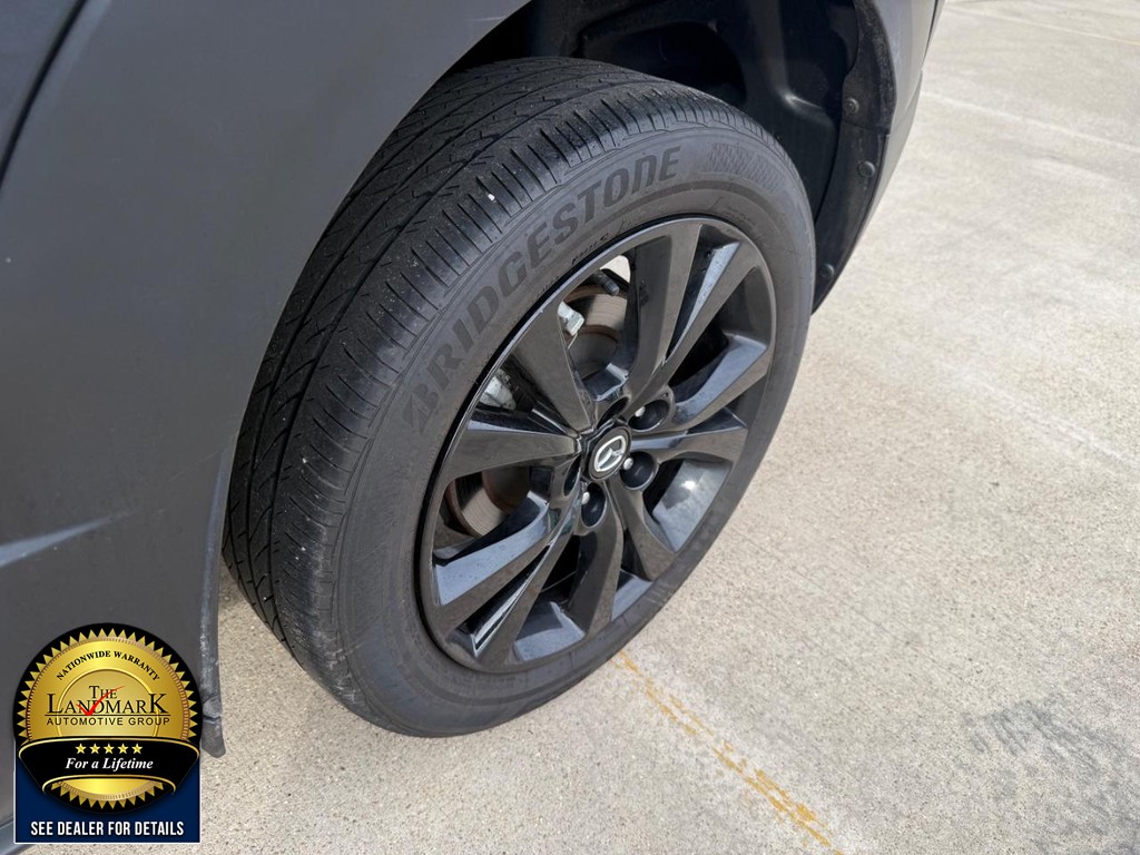 Mazda CX-30 Vehicle Full-screen Gallery Image 21