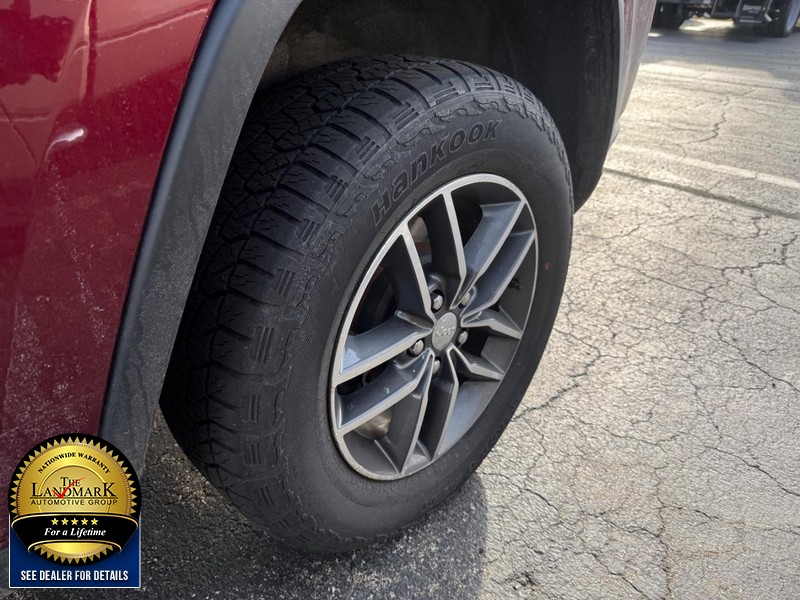 Jeep Grand Cherokee Vehicle Full-screen Gallery Image 3