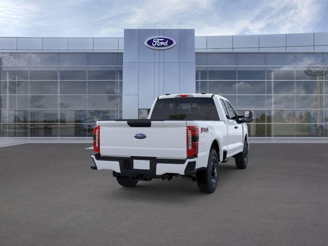Ford F-350SD Vehicle Full-screen Gallery Image 8