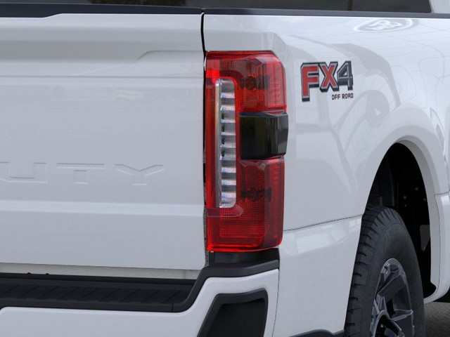 Ford F-350SD Vehicle Full-screen Gallery Image 21