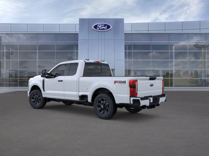 Ford F-350SD Vehicle Full-screen Gallery Image 4