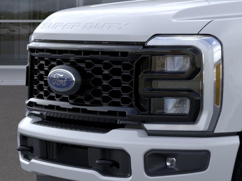 Ford F-350SD Vehicle Full-screen Gallery Image 17