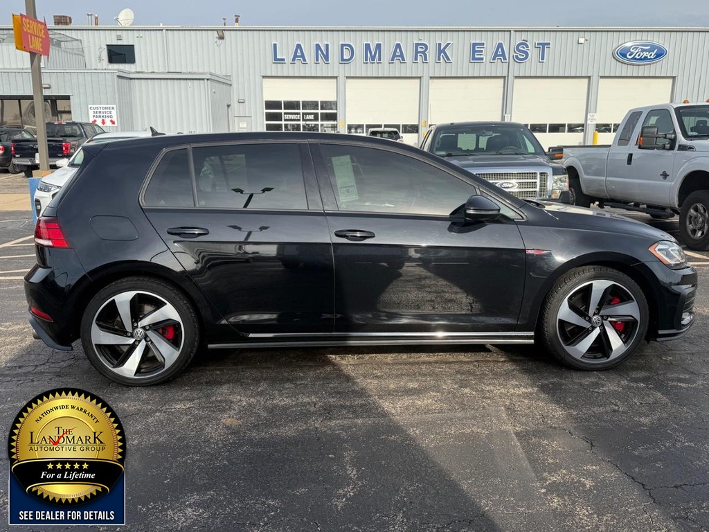 Volkswagen Golf GTI Vehicle Full-screen Gallery Image 4