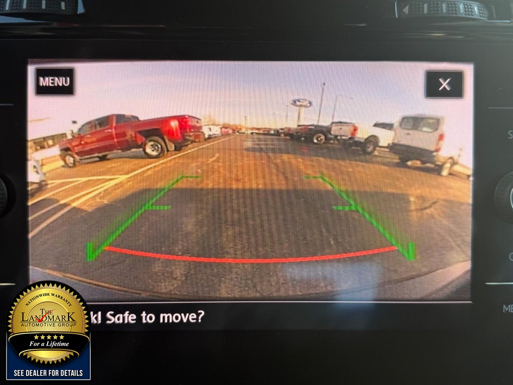 Volkswagen Golf GTI Vehicle Full-screen Gallery Image 13