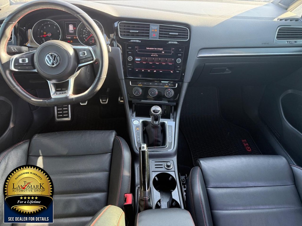 Volkswagen Golf GTI Vehicle Full-screen Gallery Image 16