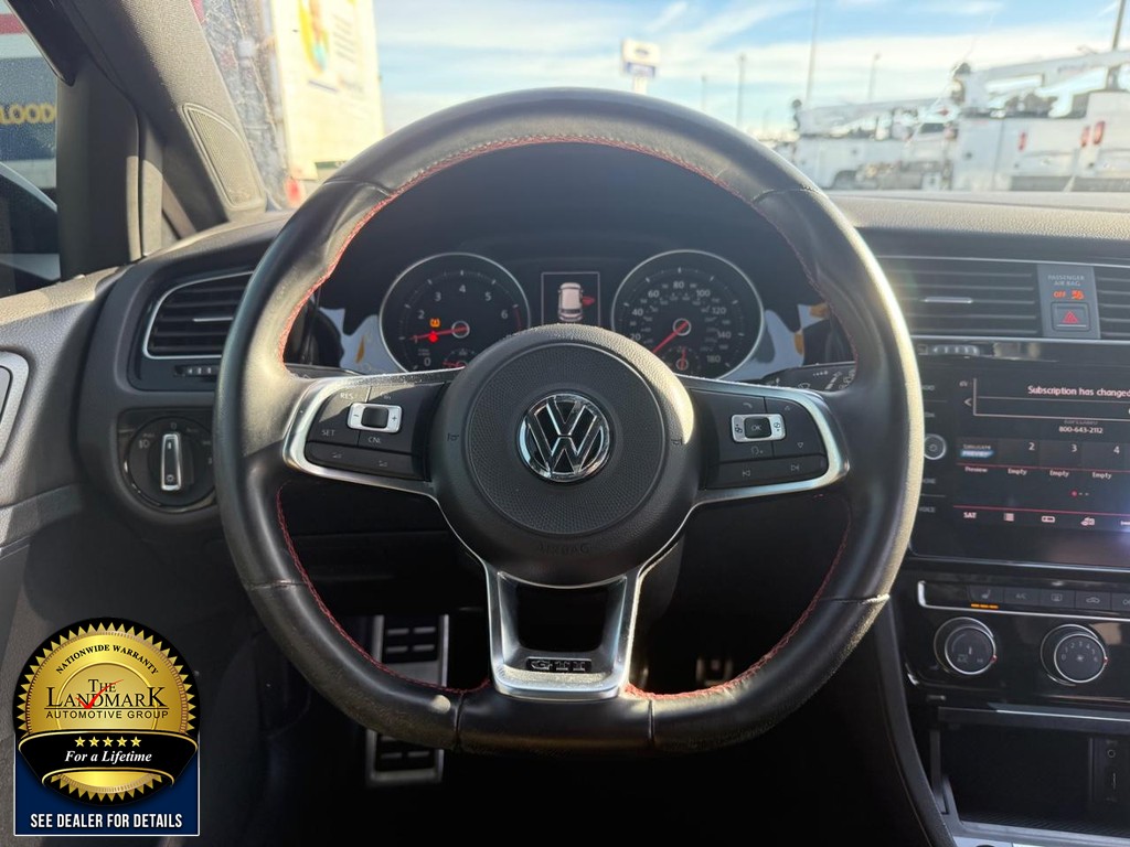 Volkswagen Golf GTI Vehicle Full-screen Gallery Image 17