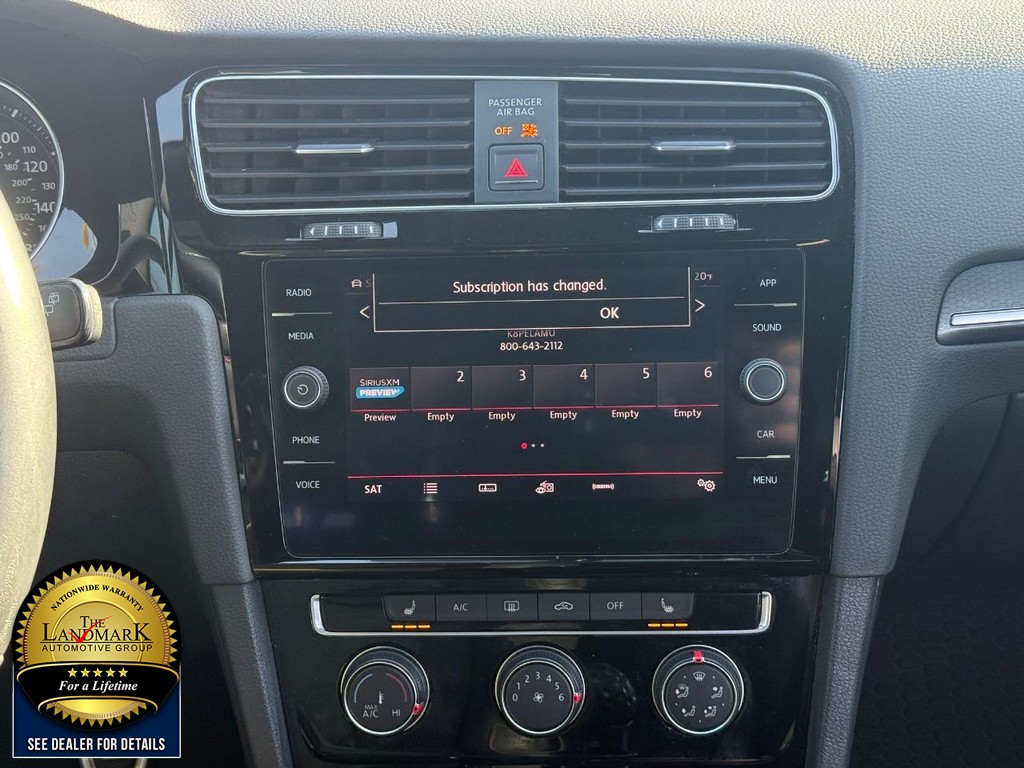 Volkswagen Golf GTI Vehicle Full-screen Gallery Image 18