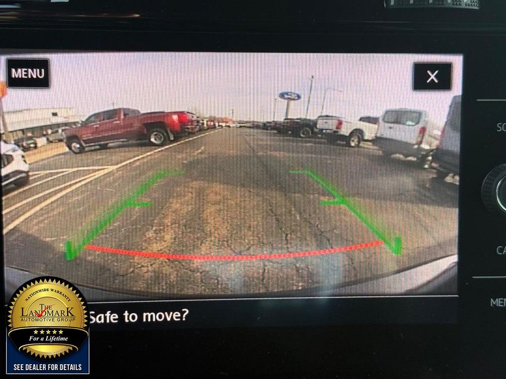 Volkswagen Golf GTI Vehicle Full-screen Gallery Image 26