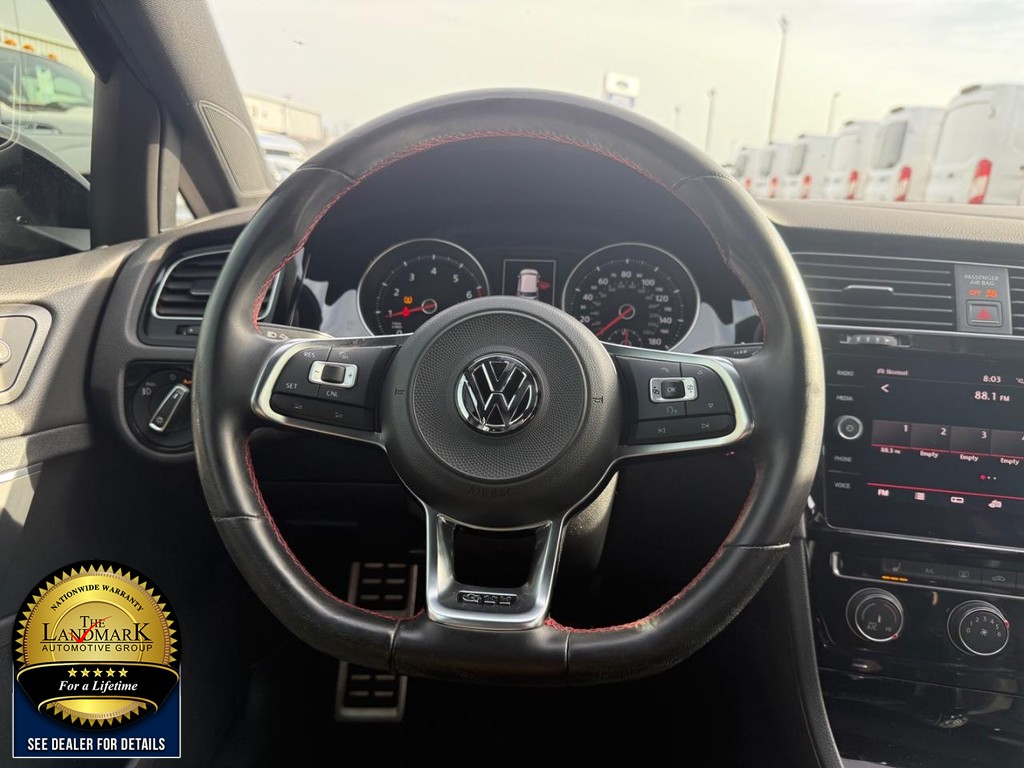 Volkswagen Golf GTI Vehicle Full-screen Gallery Image 30