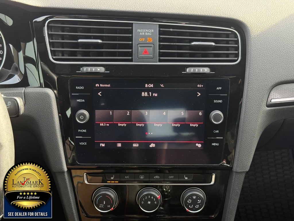 Volkswagen Golf GTI Vehicle Full-screen Gallery Image 31