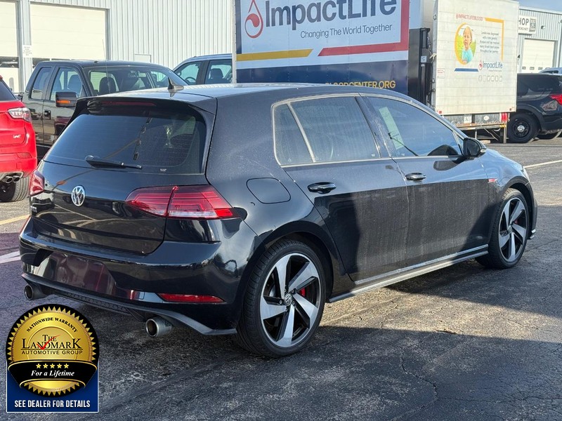 Volkswagen Golf GTI Vehicle Full-screen Gallery Image 5