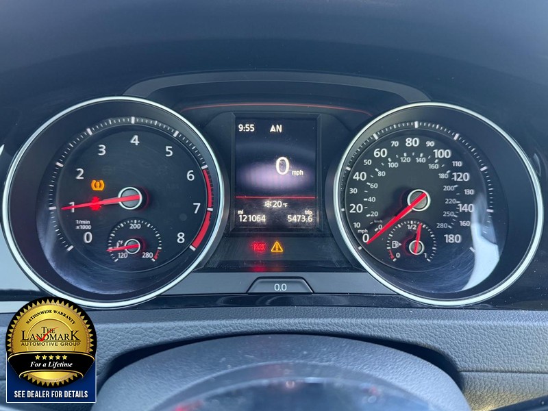 Volkswagen Golf GTI Vehicle Full-screen Gallery Image 12