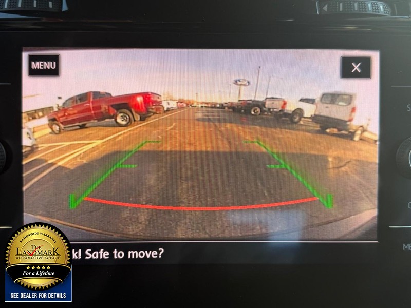 Volkswagen Golf GTI Vehicle Full-screen Gallery Image 13