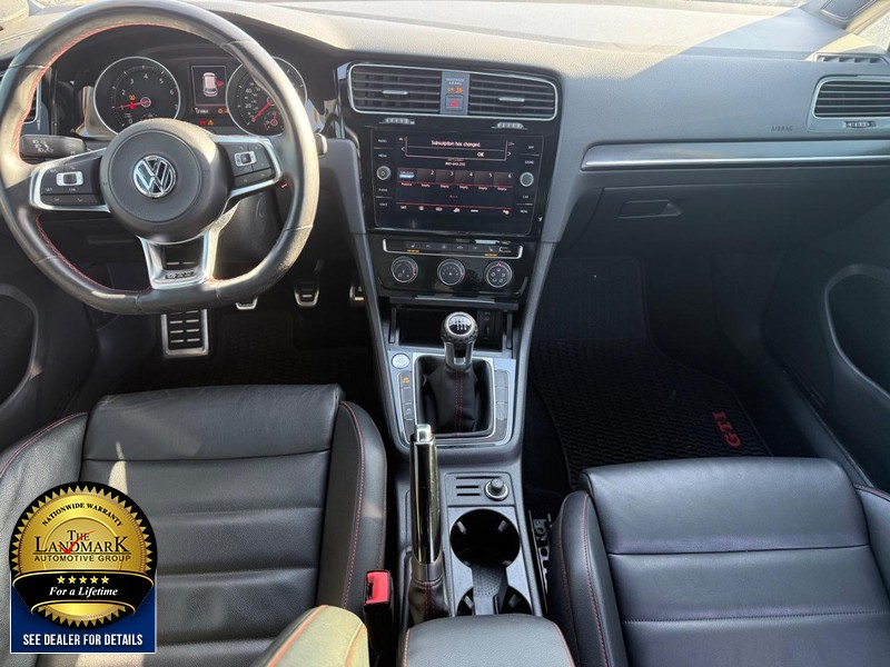 Volkswagen Golf GTI Vehicle Full-screen Gallery Image 16