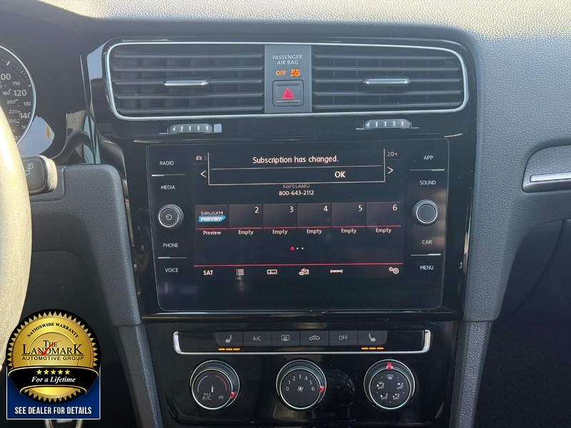 Volkswagen Golf GTI Vehicle Full-screen Gallery Image 18