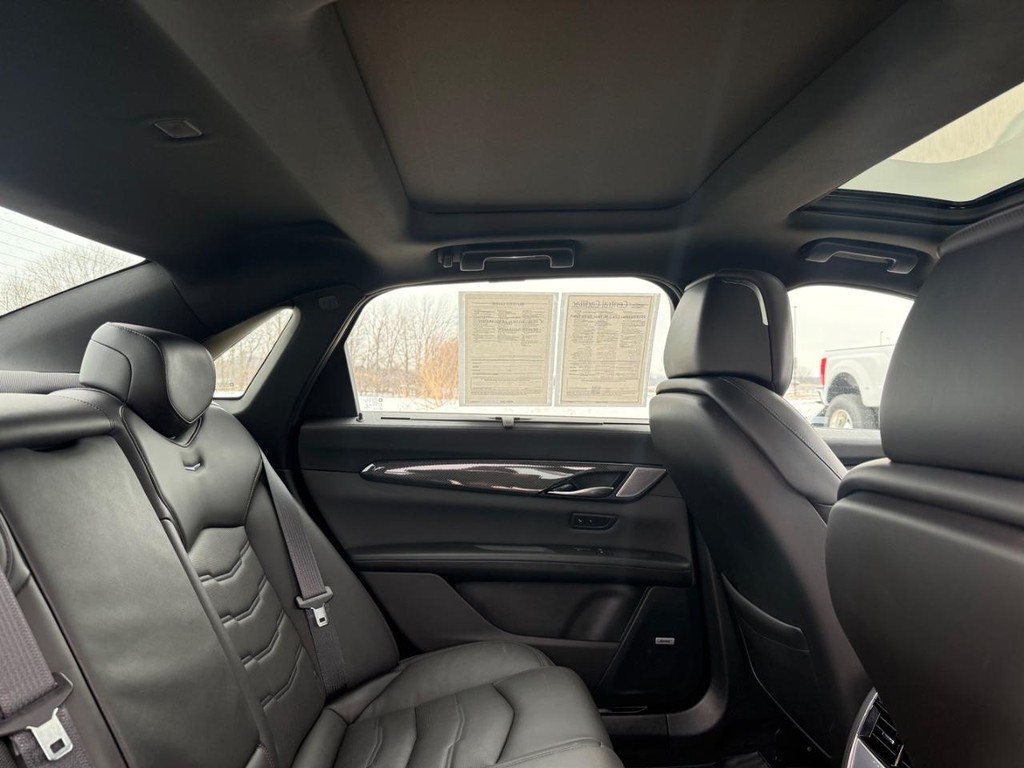 Cadillac CT6 Vehicle Full-screen Gallery Image 17