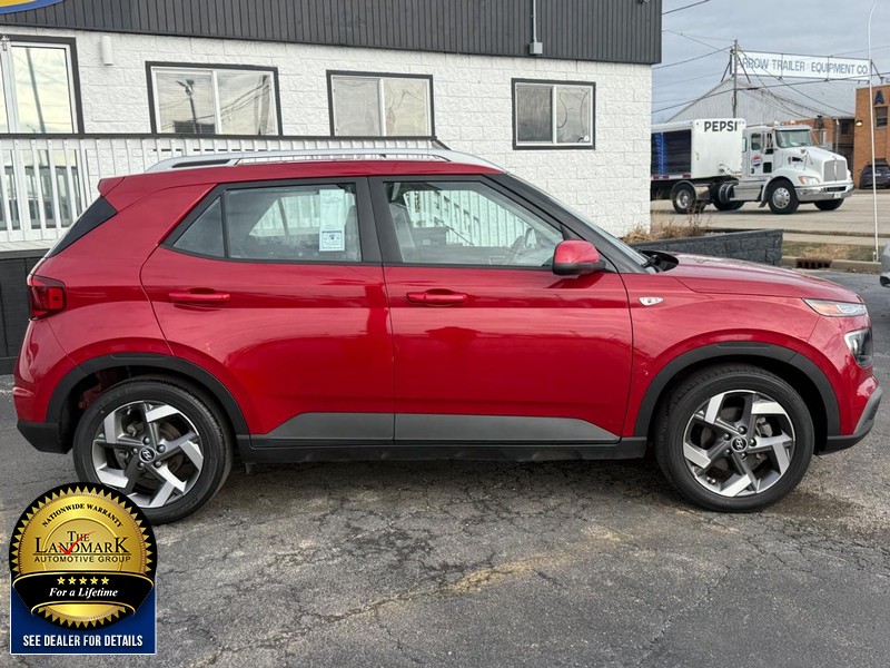 Hyundai Venue Vehicle Full-screen Gallery Image 4