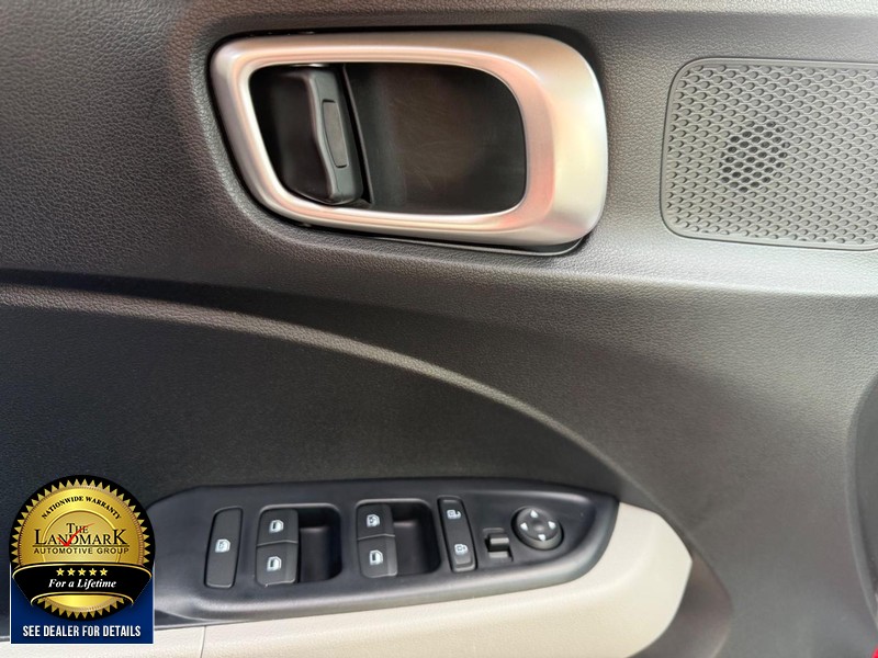 Hyundai Venue Vehicle Full-screen Gallery Image 8