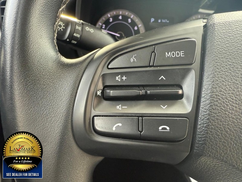 Hyundai Venue Vehicle Full-screen Gallery Image 10