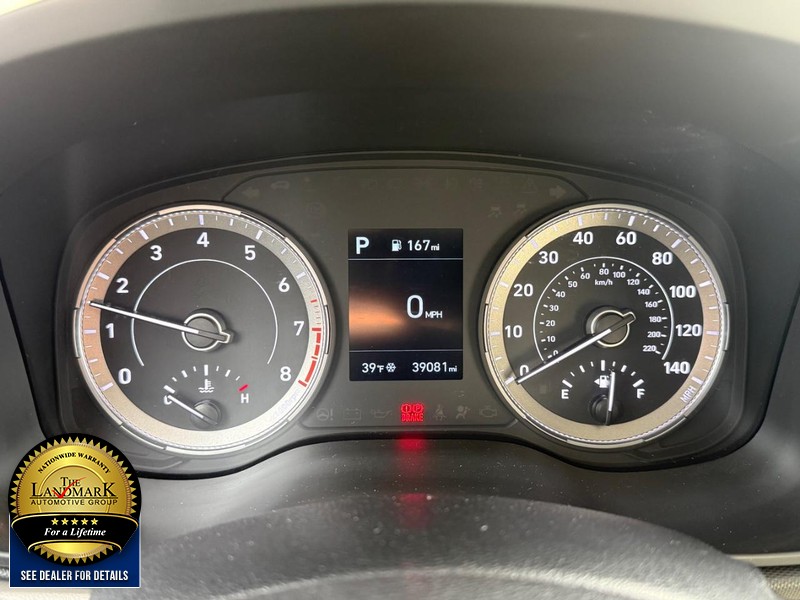 Hyundai Venue Vehicle Full-screen Gallery Image 12