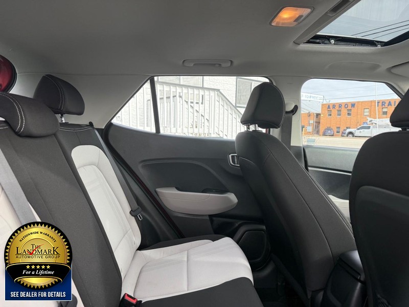 Hyundai Venue Vehicle Full-screen Gallery Image 14