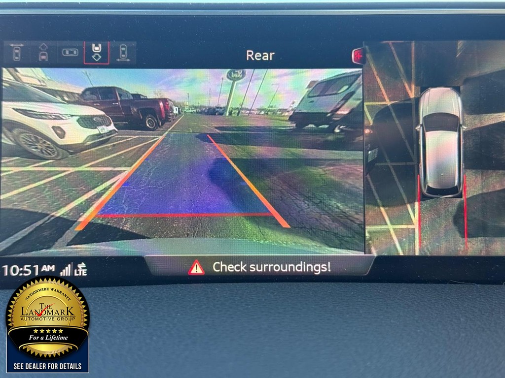 Audi Q7 Vehicle Full-screen Gallery Image 13