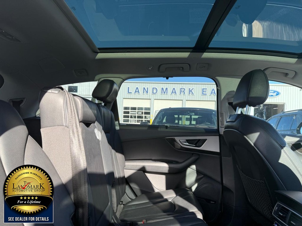 Audi Q7 Vehicle Full-screen Gallery Image 16