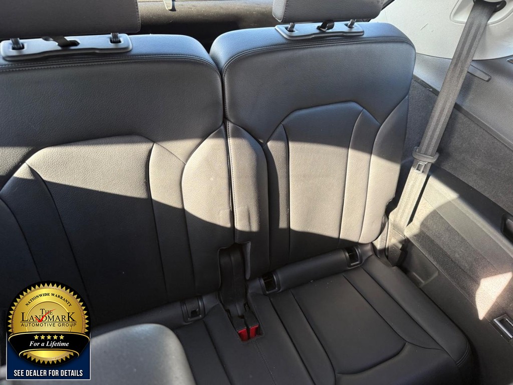 Audi Q7 Vehicle Full-screen Gallery Image 18