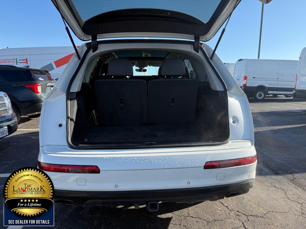 Audi Q7 Vehicle Full-screen Gallery Image 22