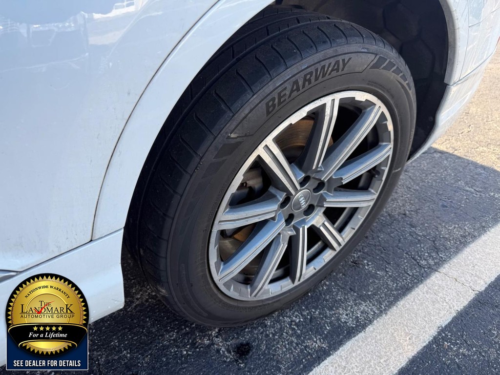 Audi Q7 Vehicle Full-screen Gallery Image 23