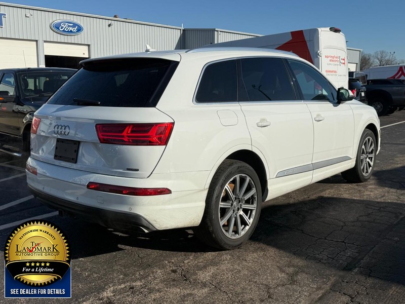 Audi Q7 Vehicle Full-screen Gallery Image 5