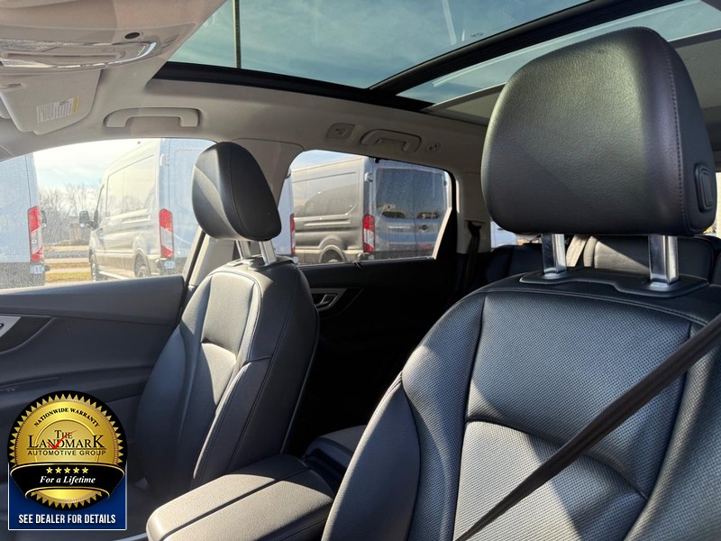 Audi Q7 Vehicle Full-screen Gallery Image 9