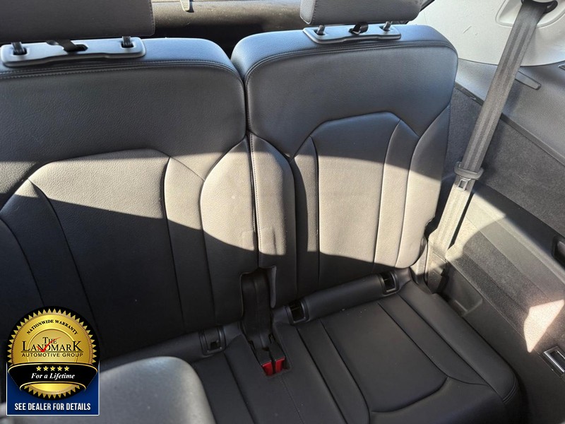 Audi Q7 Vehicle Full-screen Gallery Image 18