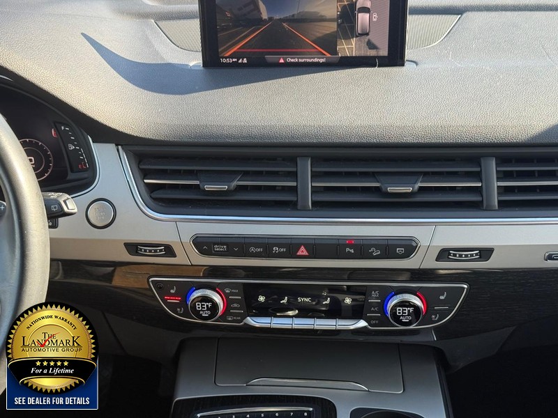 Audi Q7 Vehicle Full-screen Gallery Image 21