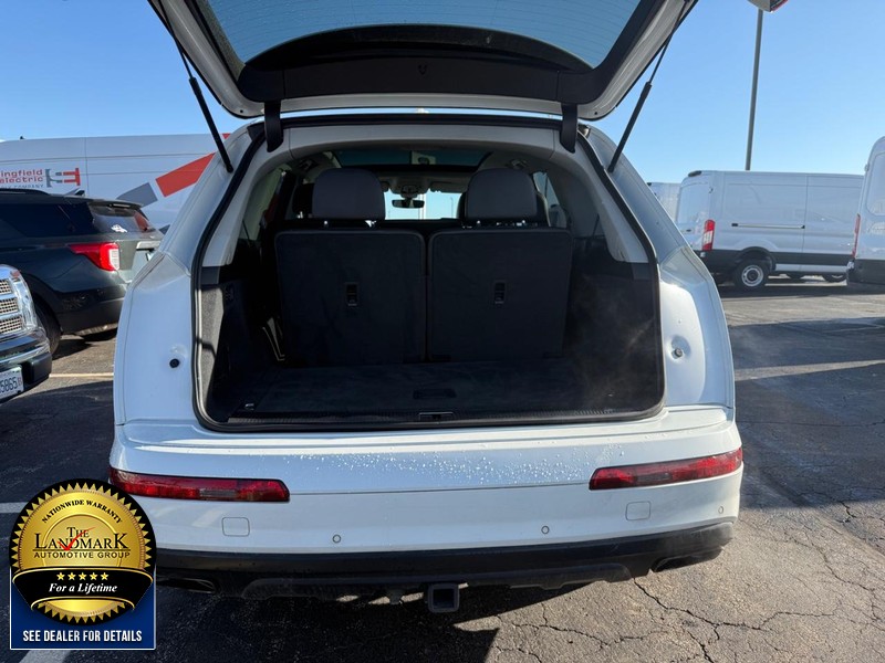 Audi Q7 Vehicle Full-screen Gallery Image 22