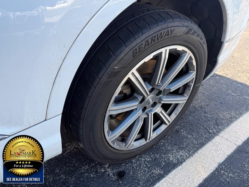 Audi Q7 Vehicle Full-screen Gallery Image 23