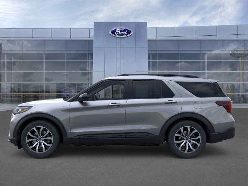 Ford Explorer Vehicle Full-screen Gallery Image 3