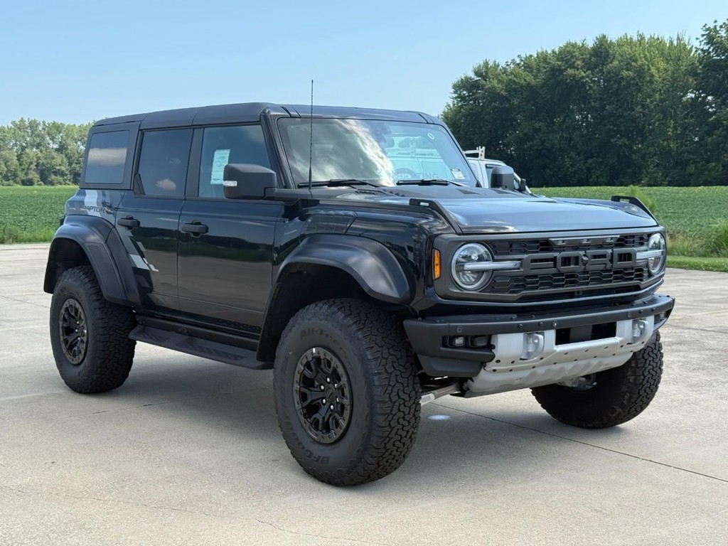 Ford Bronco Vehicle Full-screen Gallery Image 3