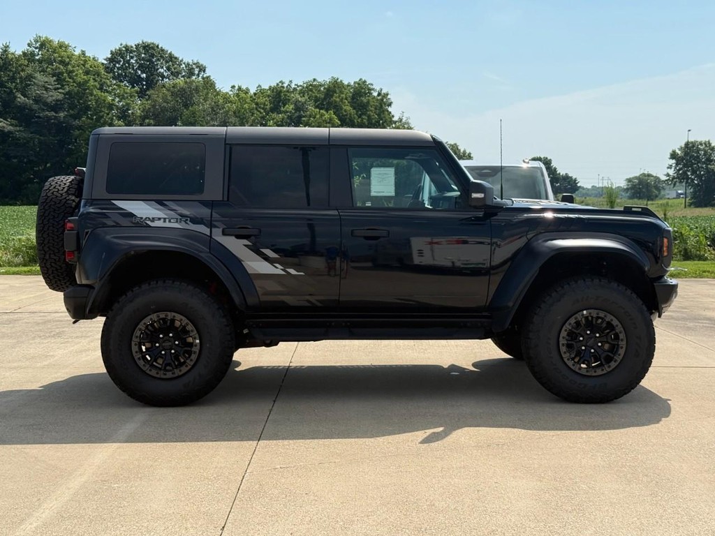 Ford Bronco Vehicle Full-screen Gallery Image 4