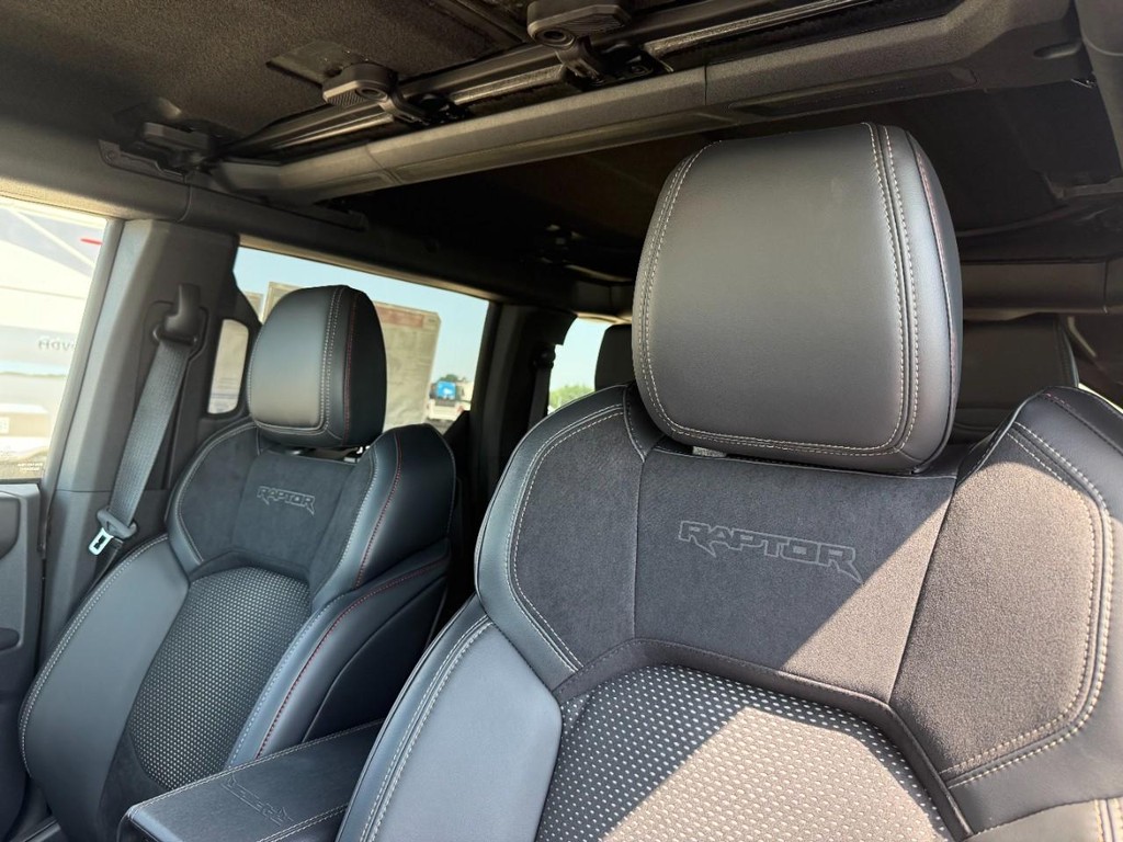Ford Bronco Vehicle Full-screen Gallery Image 9