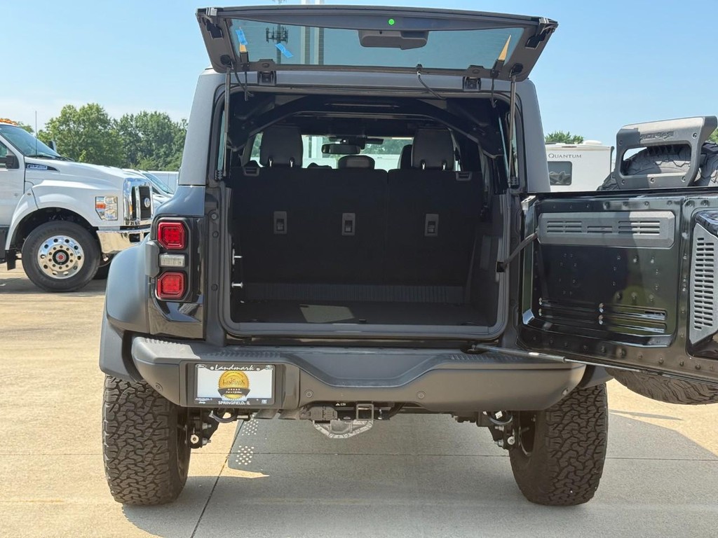 Ford Bronco Vehicle Full-screen Gallery Image 20