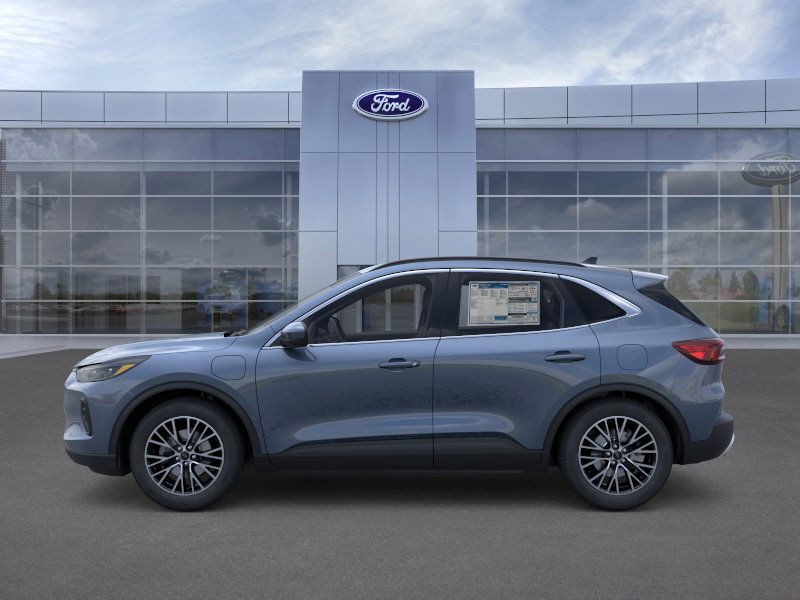 Ford Escape Plug-In Hybrid Vehicle Full-screen Gallery Image 3