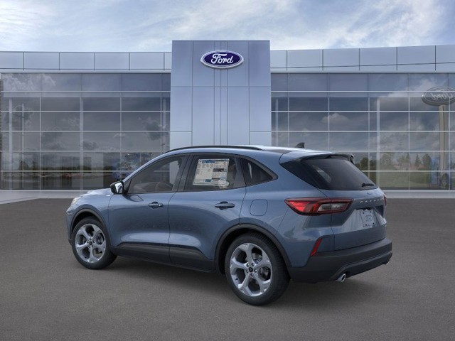 Ford Escape Vehicle Full-screen Gallery Image 4