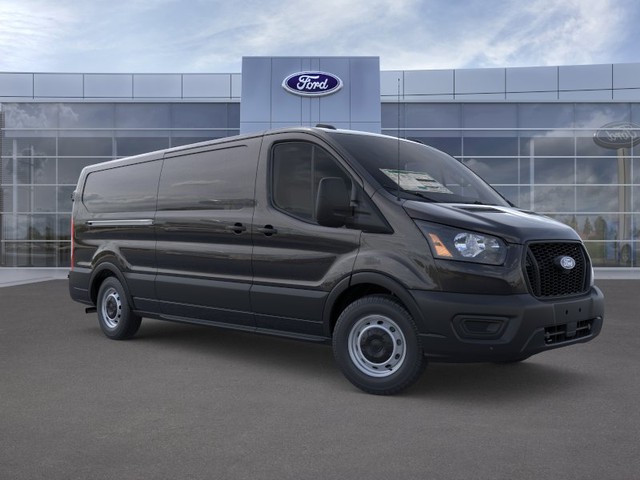 Ford Transit-250 Vehicle Full-screen Gallery Image 7