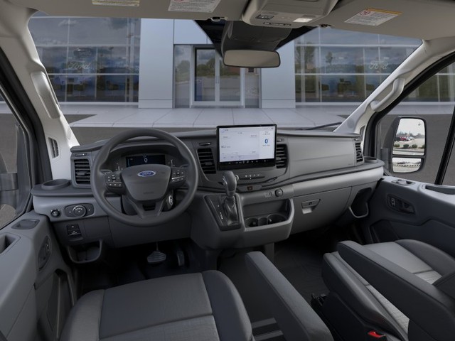 Ford Transit-250 Vehicle Full-screen Gallery Image 9